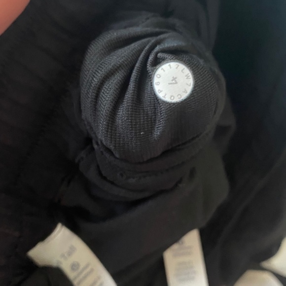 lululemon Hotty Hot Short (Long 4") - Picture 2 of 3